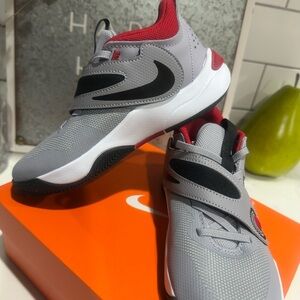Brand New in Box Nike Kids' Size 2Y D11 Gray and Black Sneakers with Red Accents